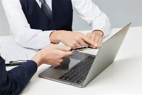 企业聚会怎么敬酒呢